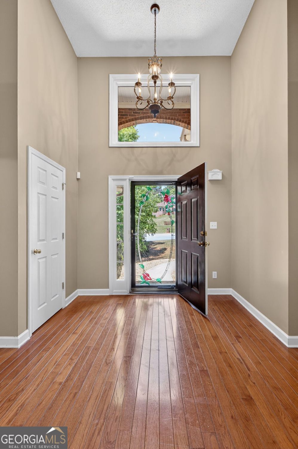 560 Brook Hollow Drive Property Photo 4