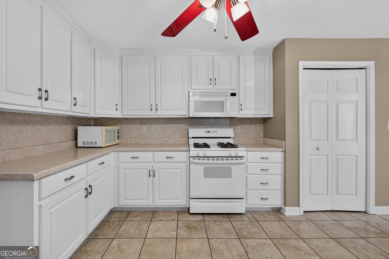 560 Brook Hollow Drive Property Photo 13