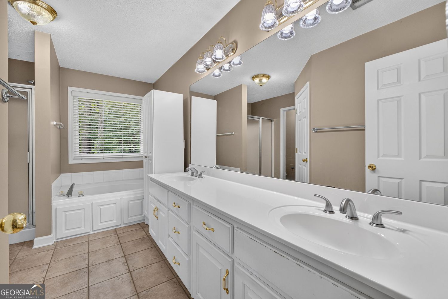 560 Brook Hollow Drive Property Photo 23