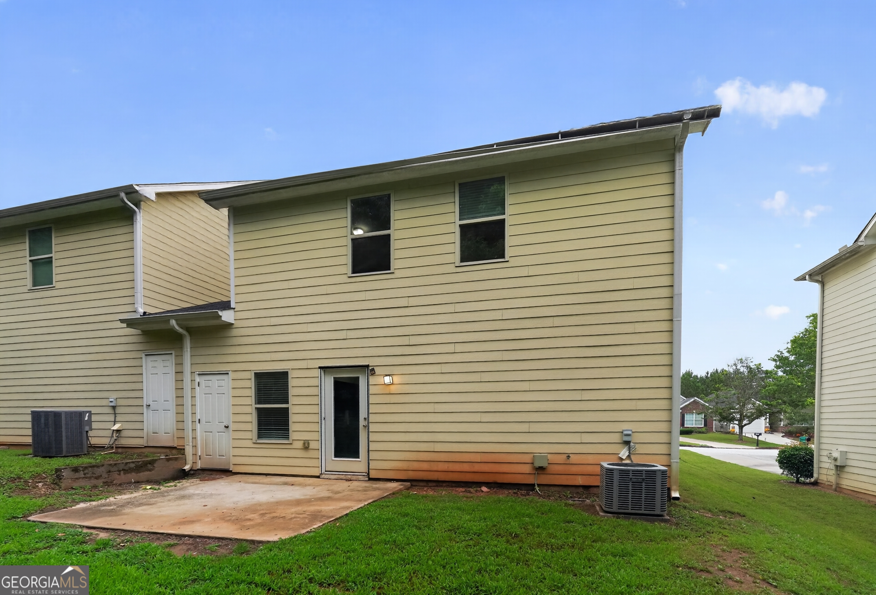 6381 Shadow Square Property Photo 3