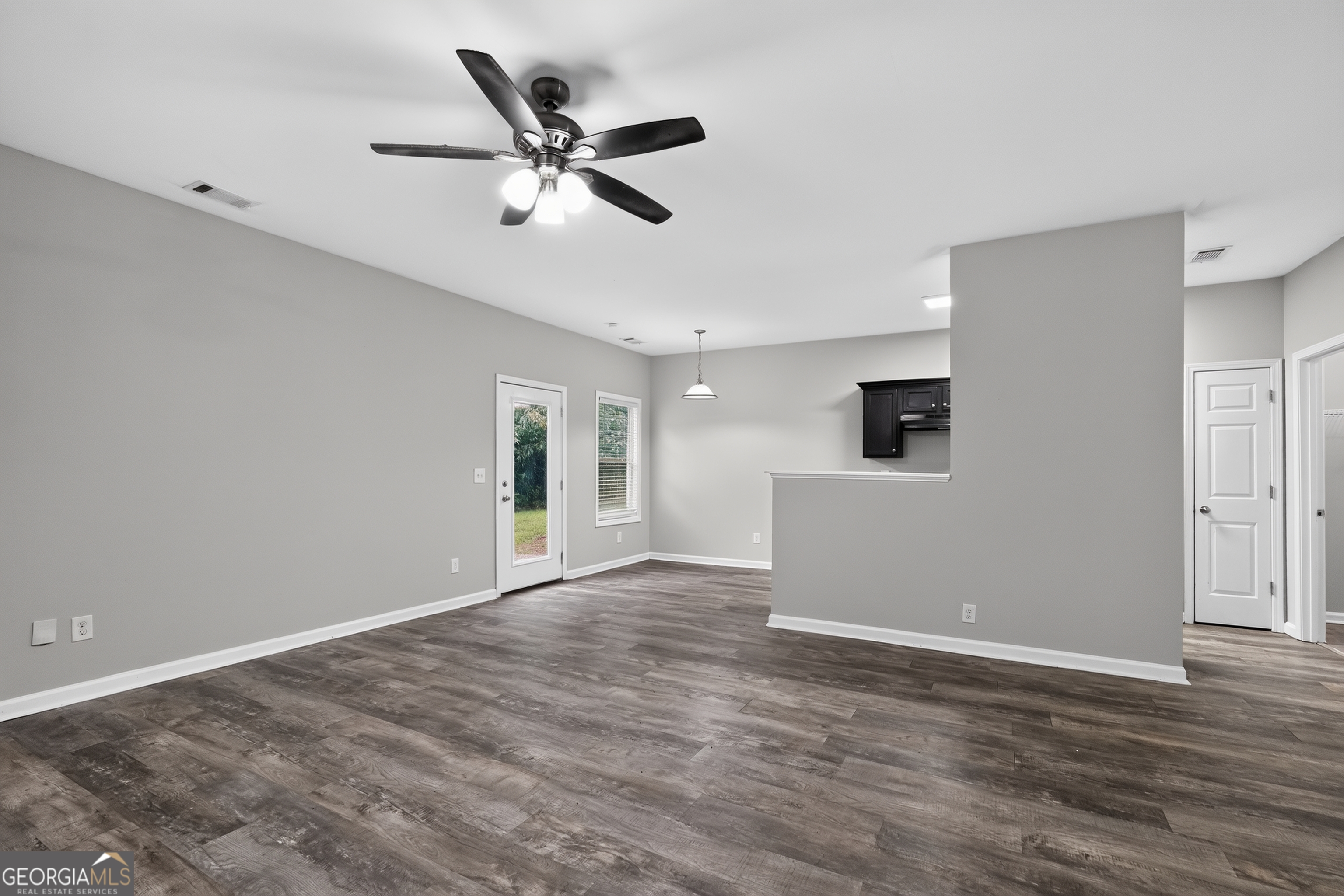 6381 Shadow Square Property Photo 8