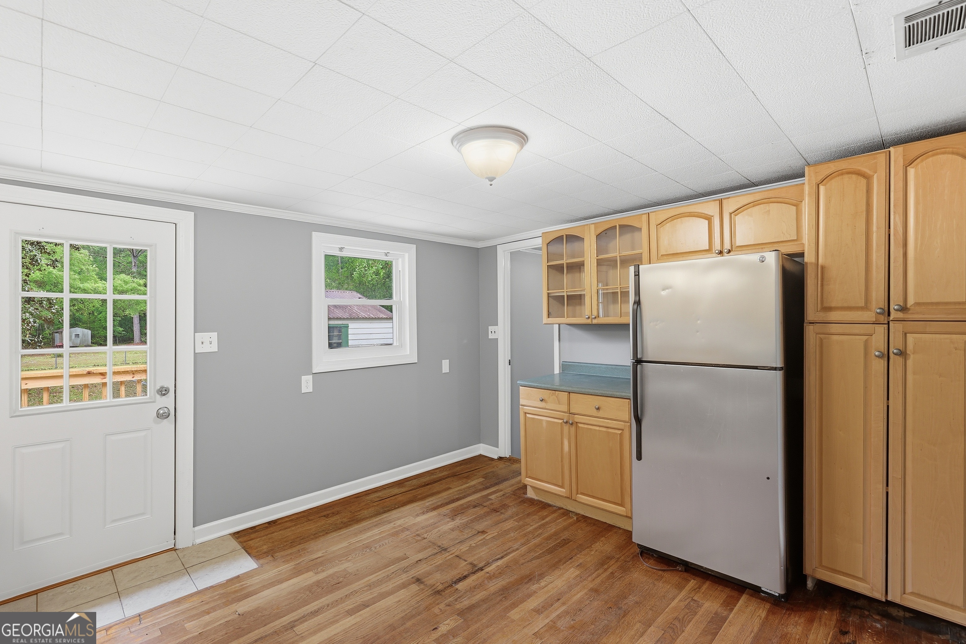 515 E 4th Street Property Photo 5