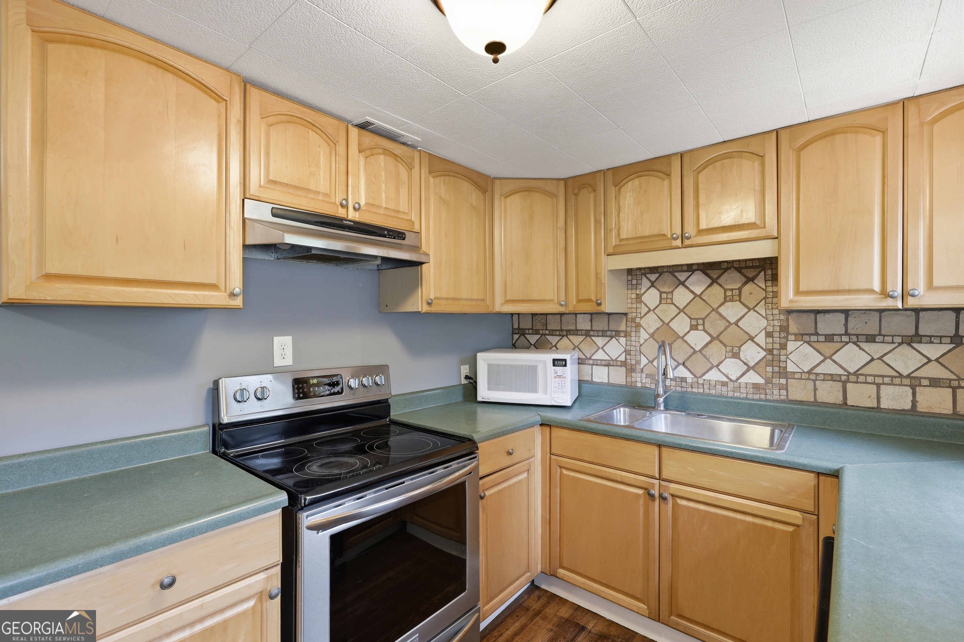 515 E 4th Street Property Photo 7