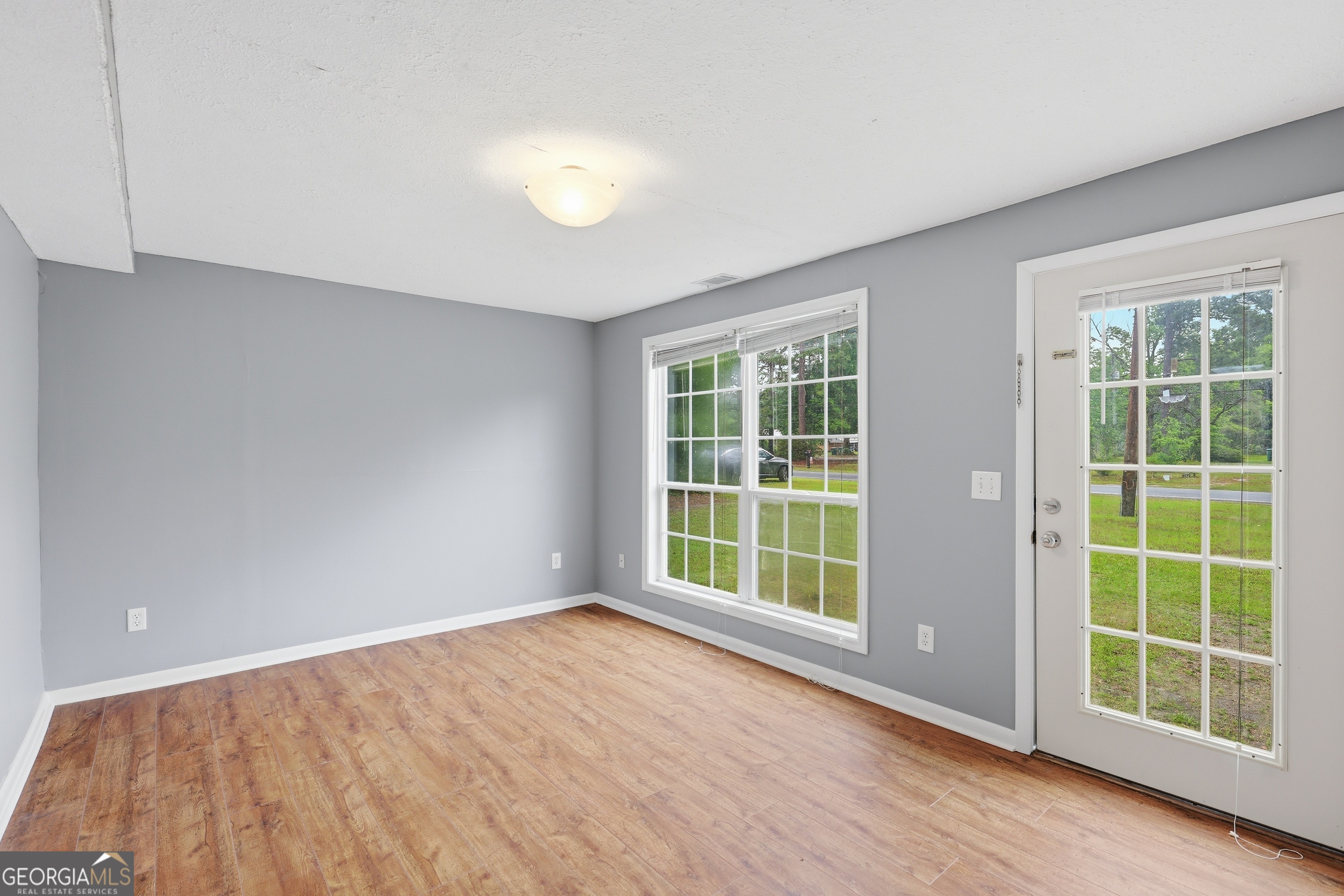 515 E 4th Street Property Photo 18
