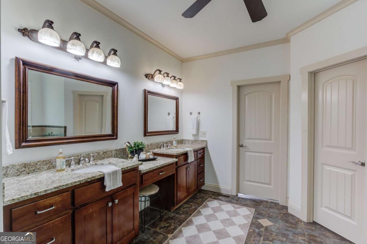2240 N Pear Grove Court Property Photo 24