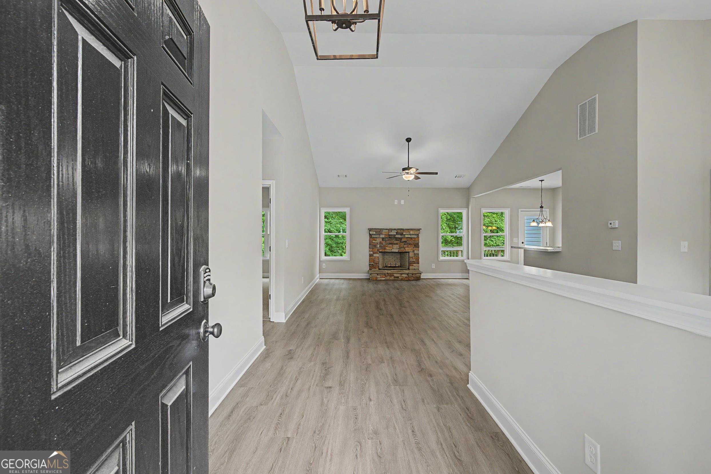 504 Iris Way Property Photo 7