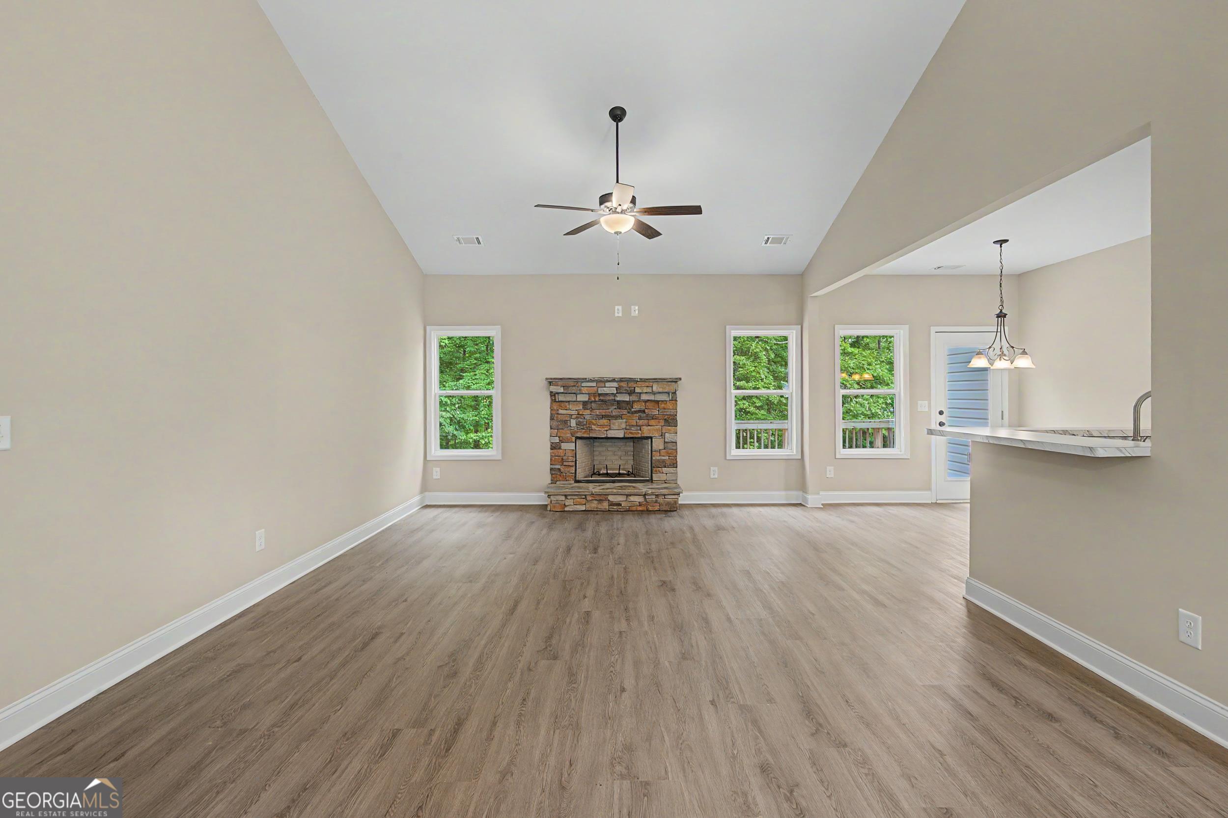 504 Iris Way Property Photo 10