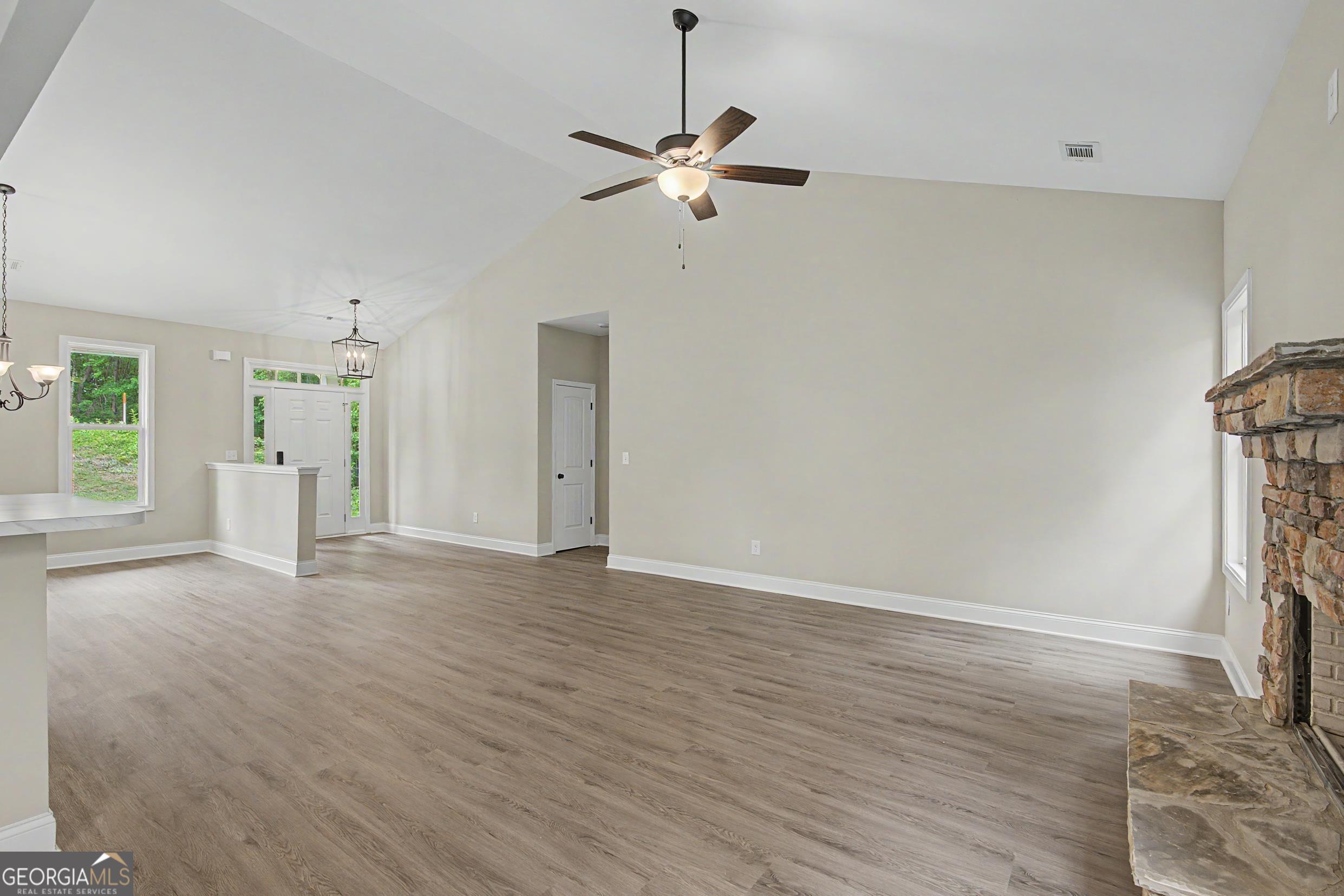 504 Iris Way Property Photo 13