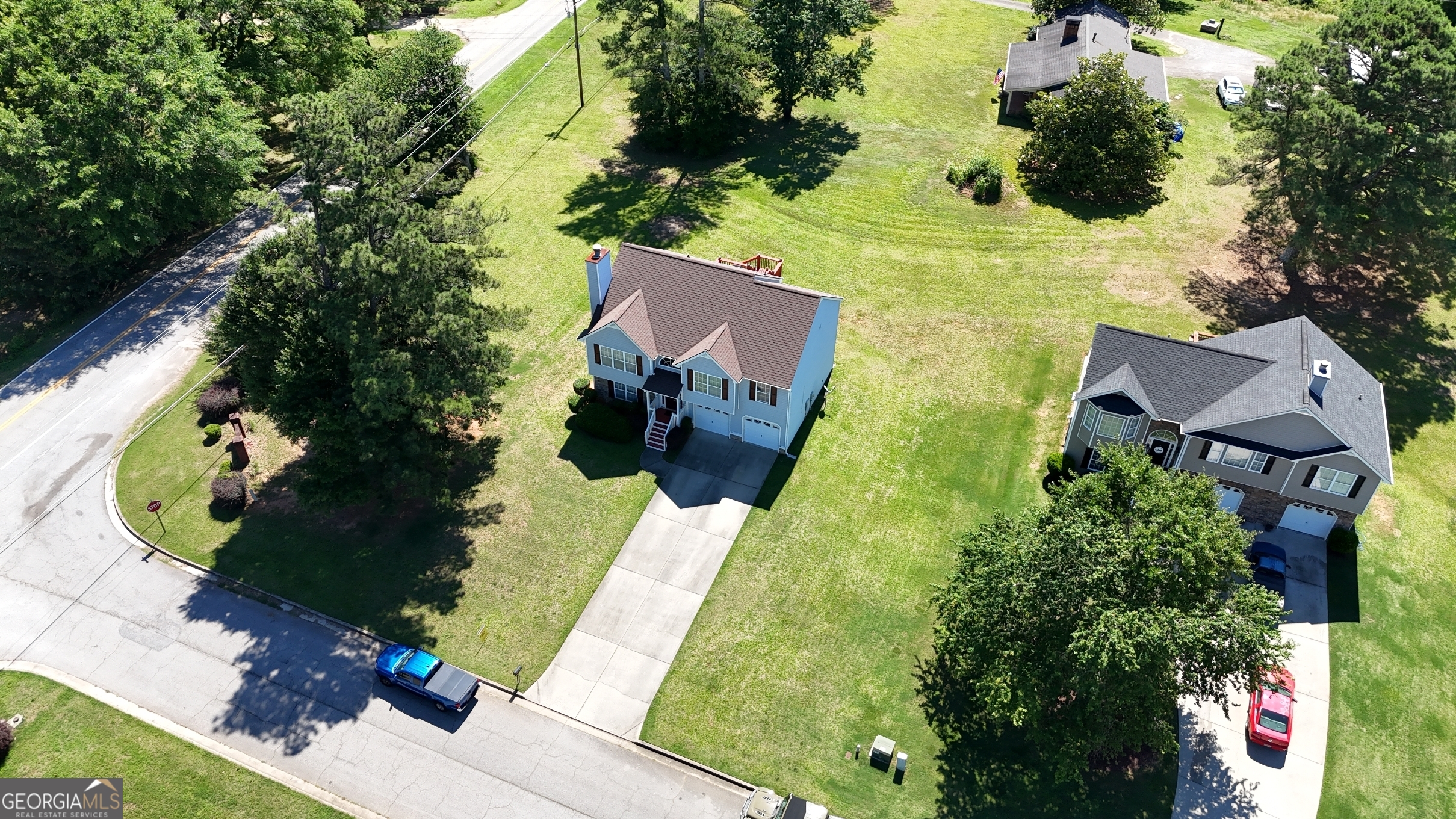 100 Hawthorn Drive Property Photo 3