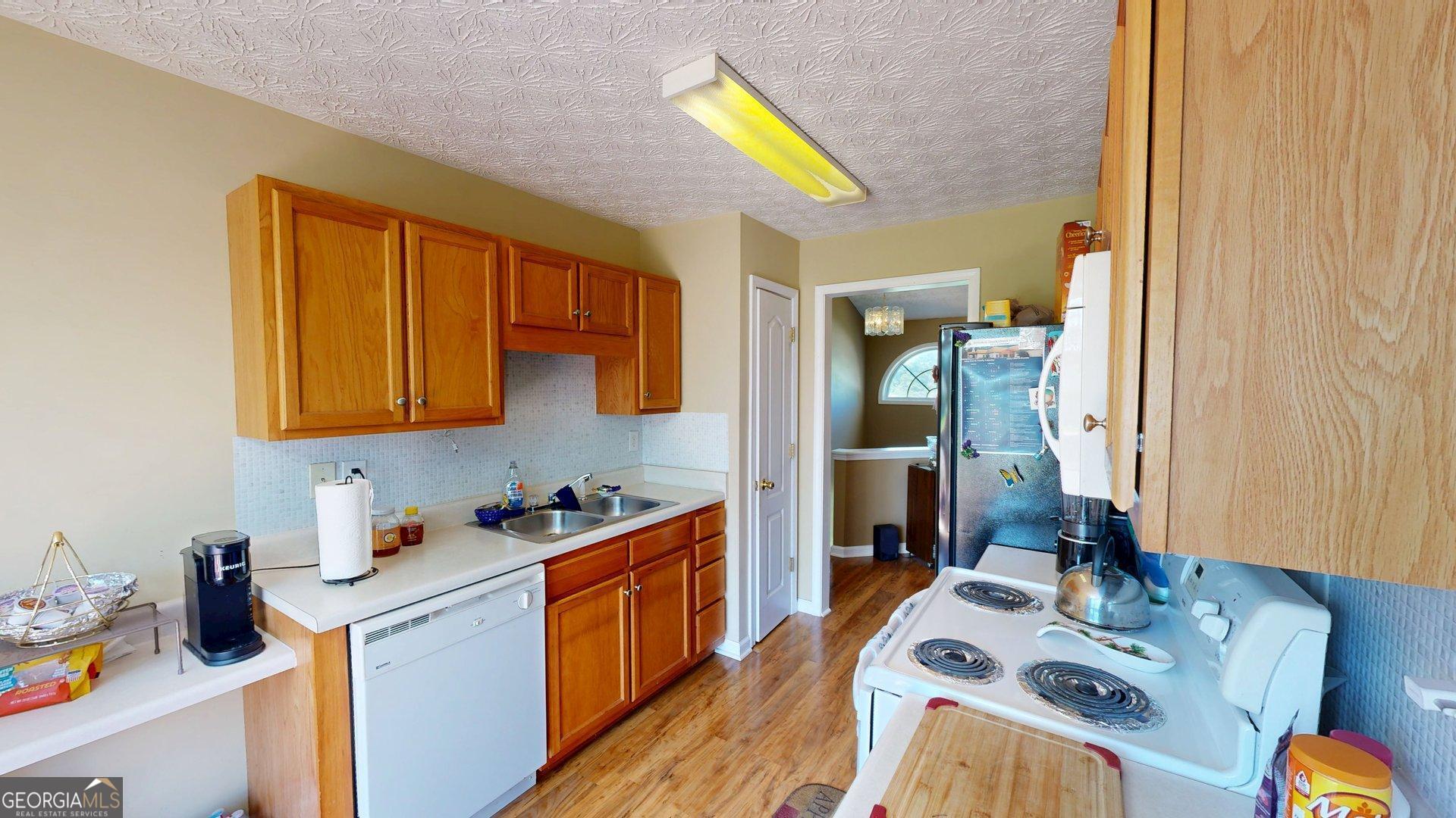 100 Hawthorn Drive Property Photo 12