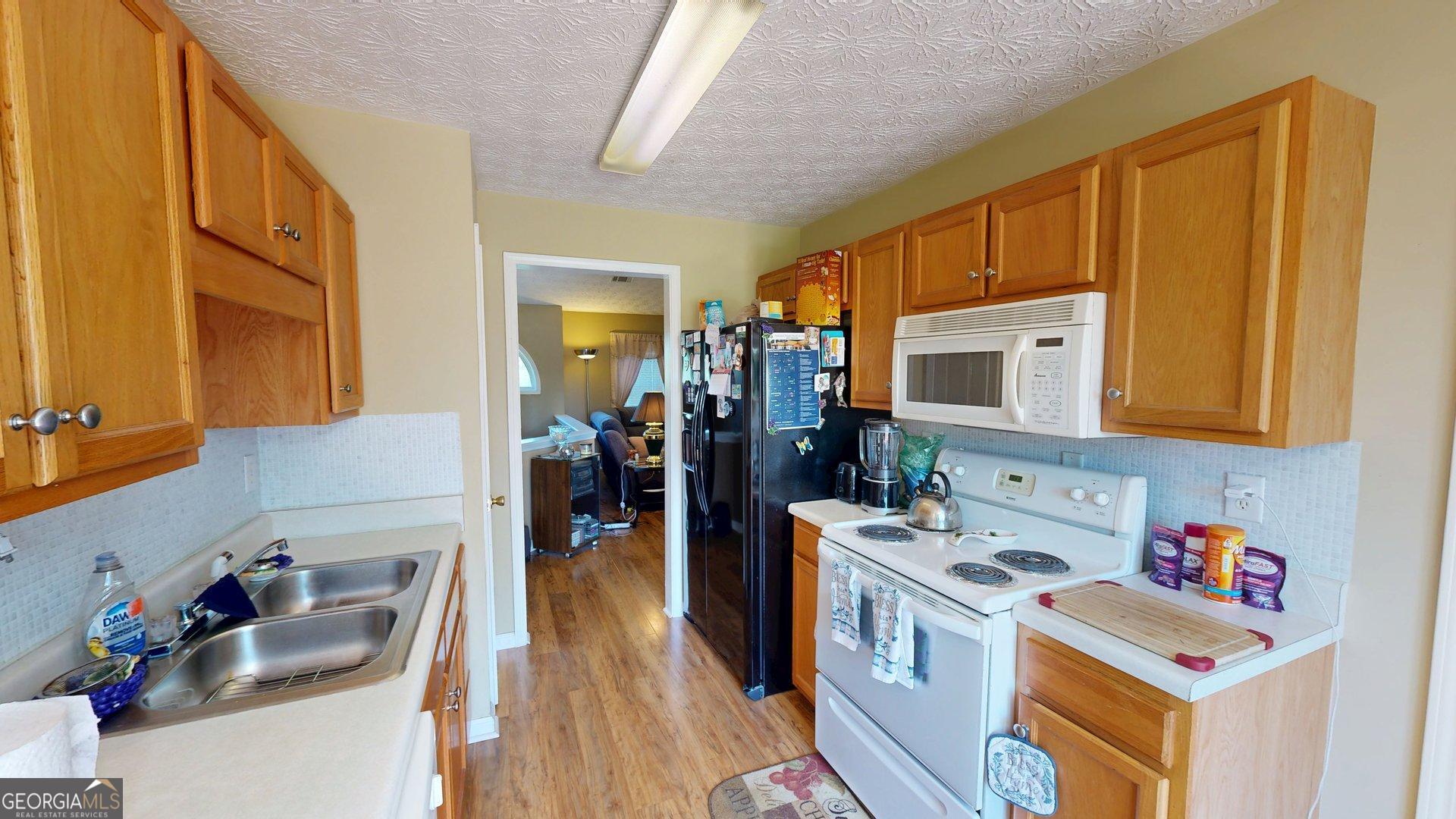 100 Hawthorn Drive Property Photo 13