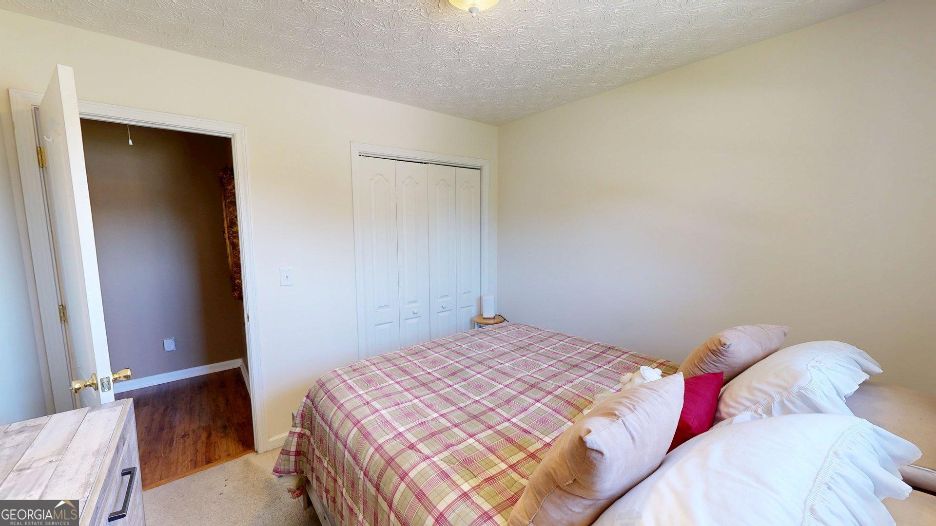100 Hawthorn Drive Property Photo 22
