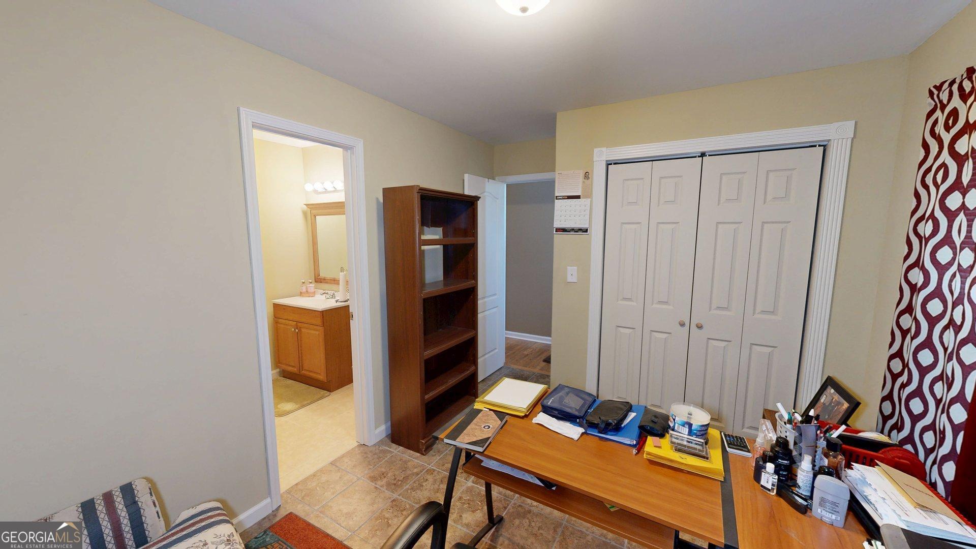 100 Hawthorn Drive Property Photo 36