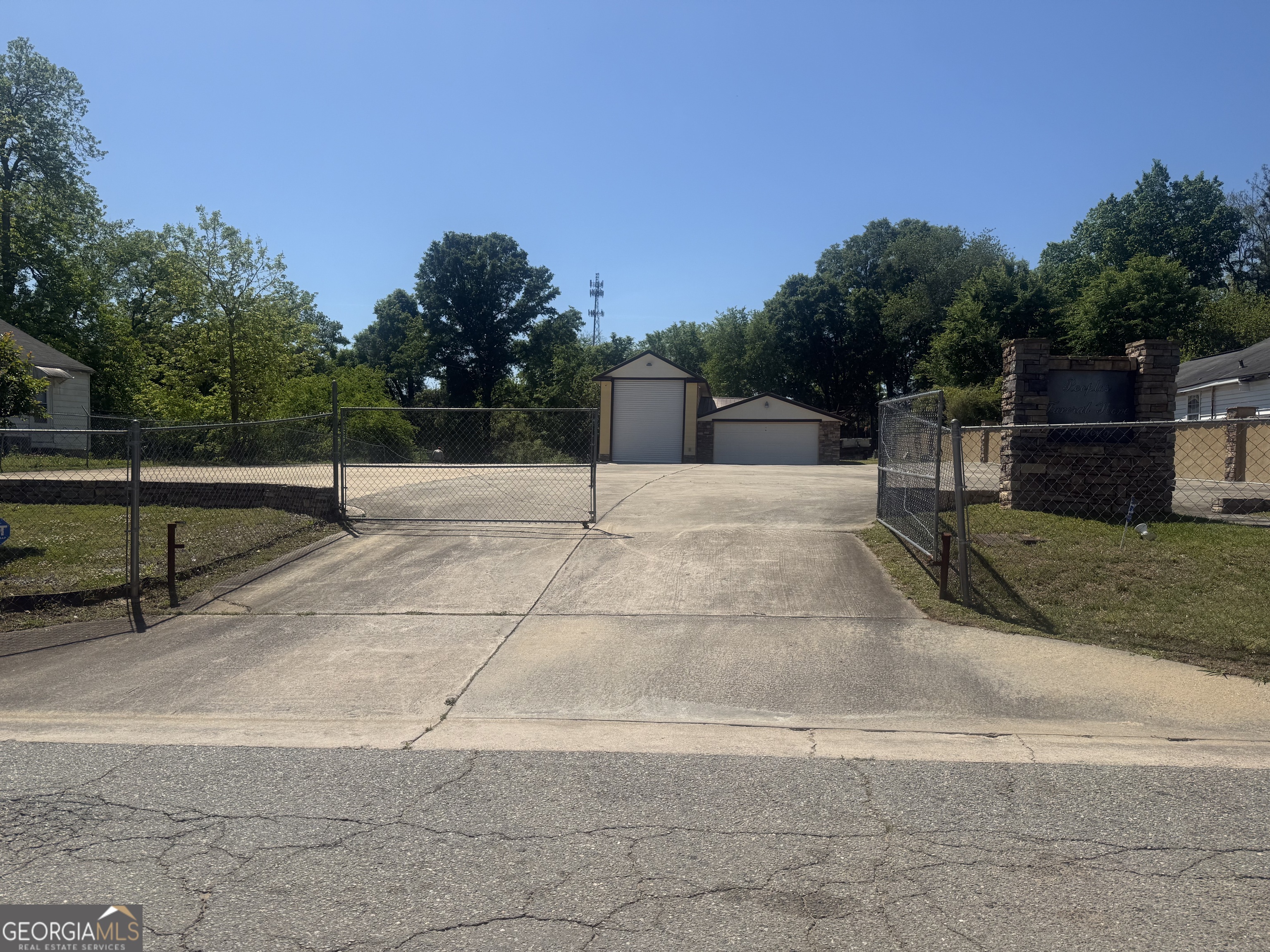 922 North Clarke Street Property Photo 1