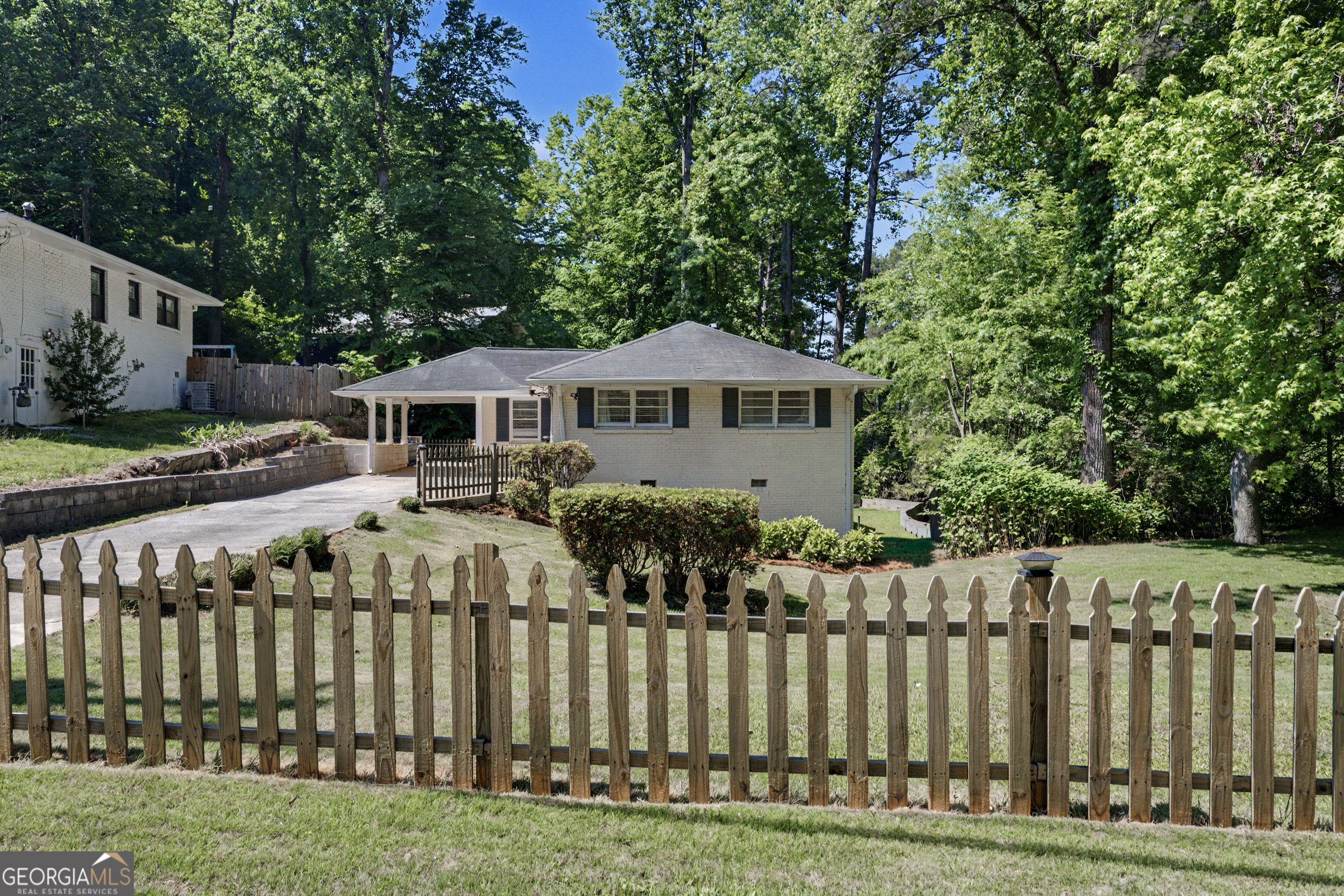 1942 Kenwood Road Se Property Photo 1