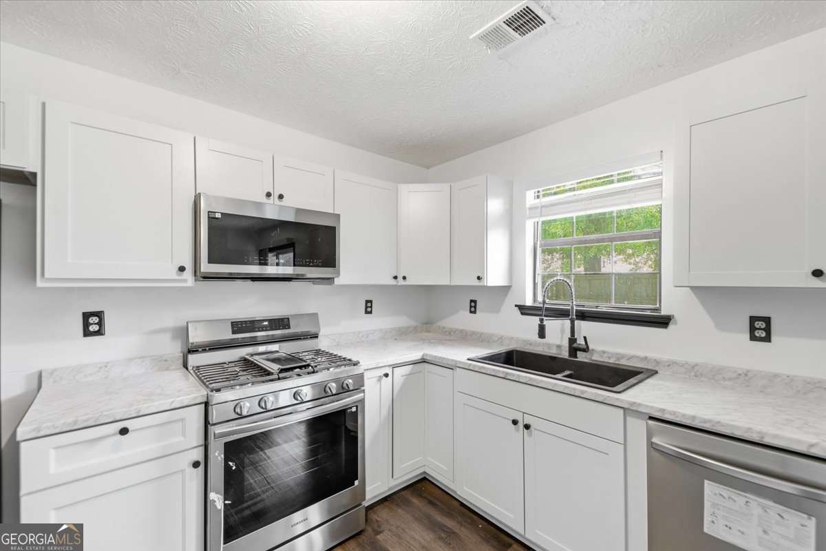608 Crestmont Court Property Photo 4