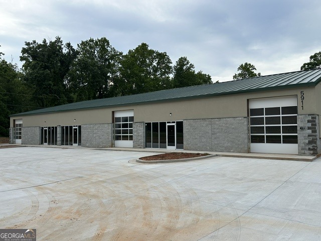 5911 Cumming Highway Property Photo 1