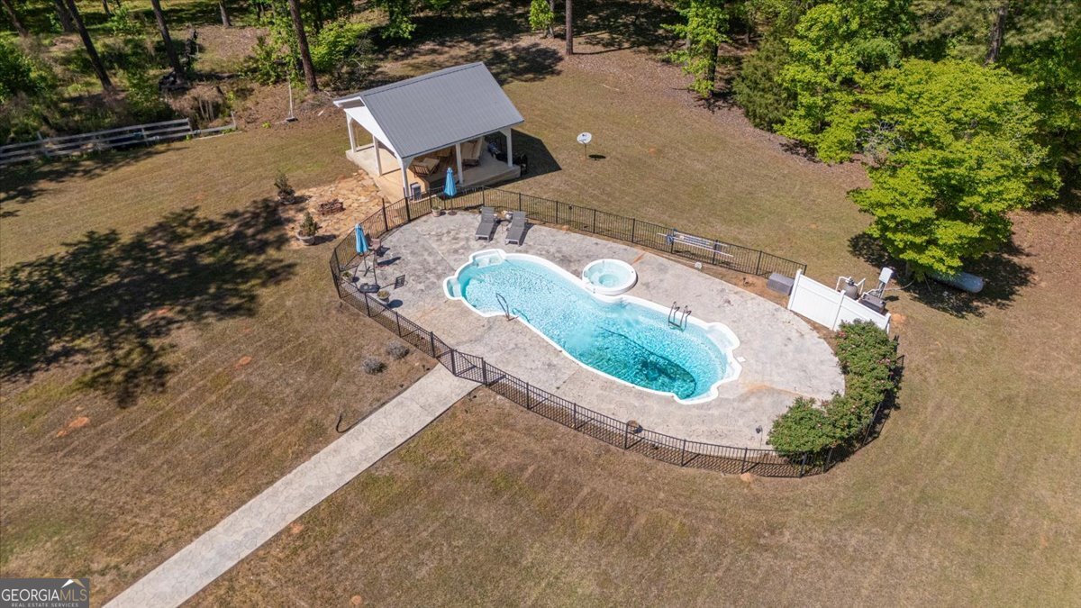 5445 Wesleyan Drive N Property Photo 2