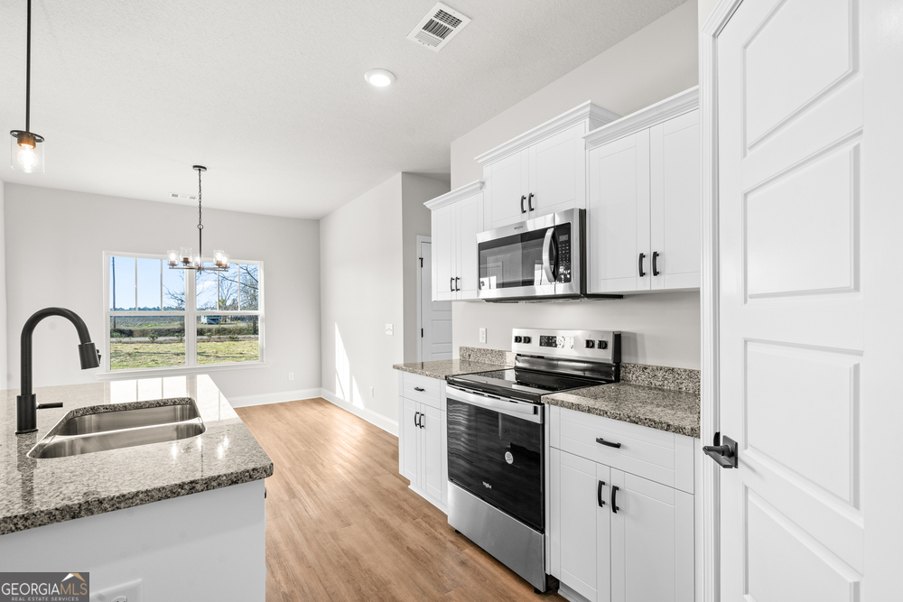 208 Palmetto Loop Property Photo 4