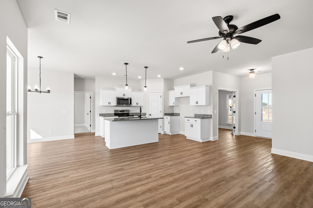208 Palmetto Loop Property Photo 6