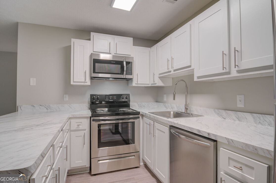 1000 Lake Ridge Parkway # 1613 Property Photo 1
