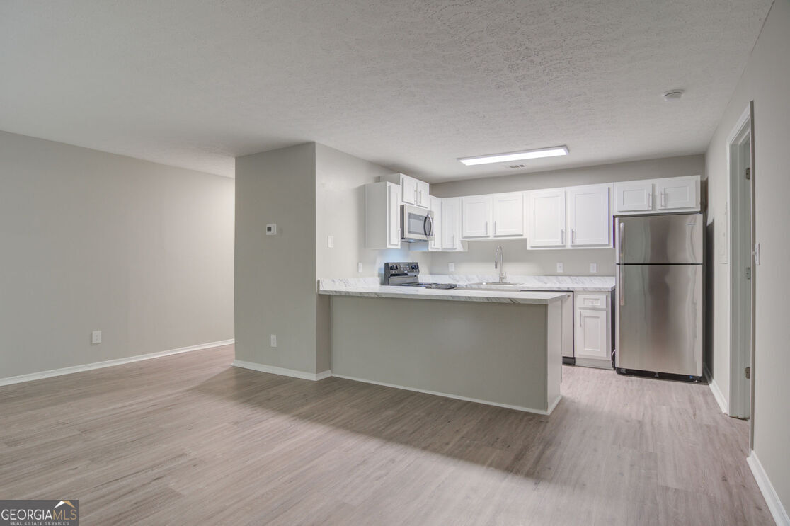 1000 Lake Ridge Parkway # 1613 Property Photo 4