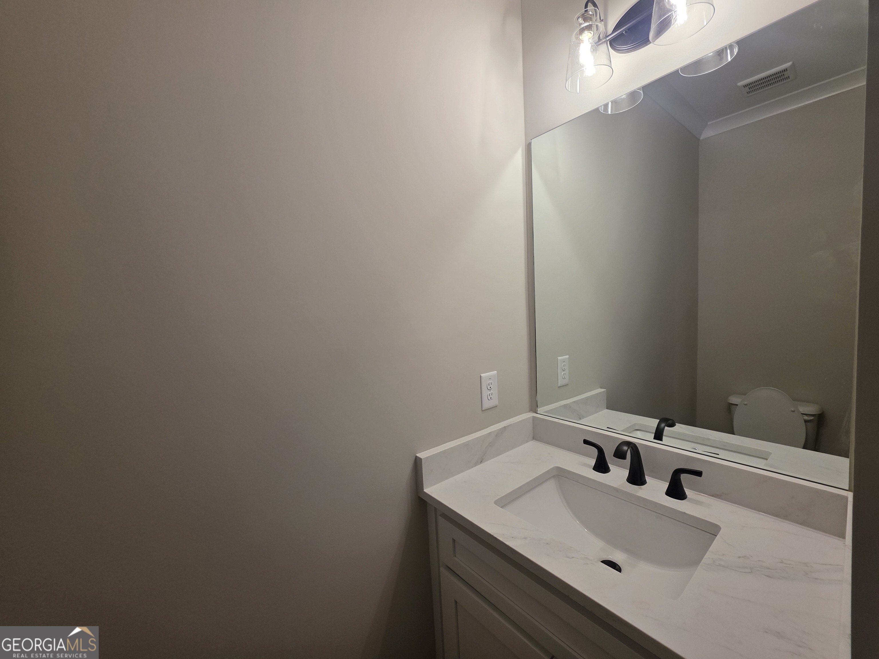 19 Louie Lane # 33 Property Photo 14