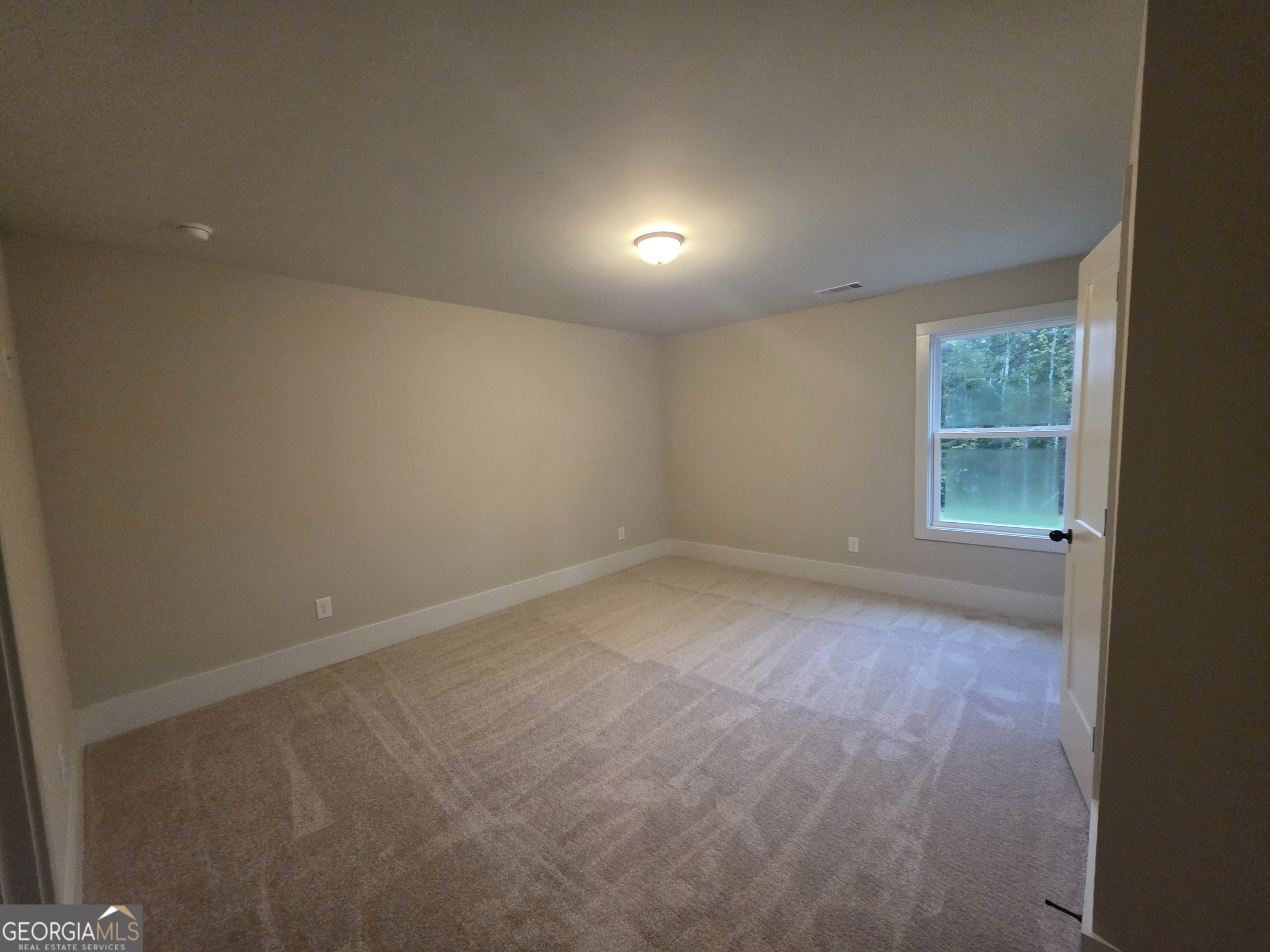 19 Louie Lane # 33 Property Photo 24