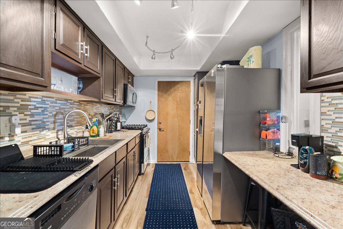 6851 Roswell Road # M5 Property Photo 12