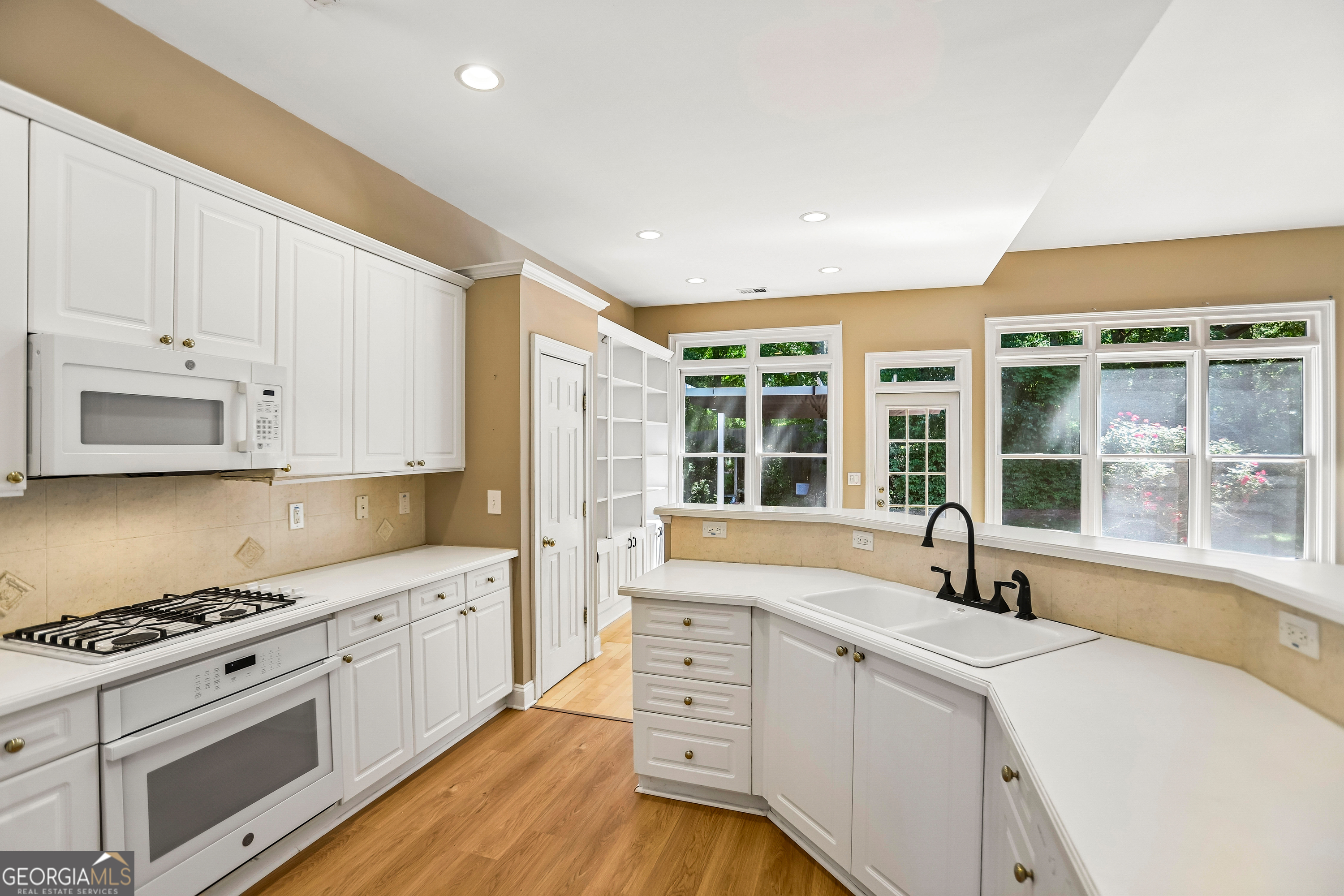 3054 Montclair Circle Se Property Photo 2