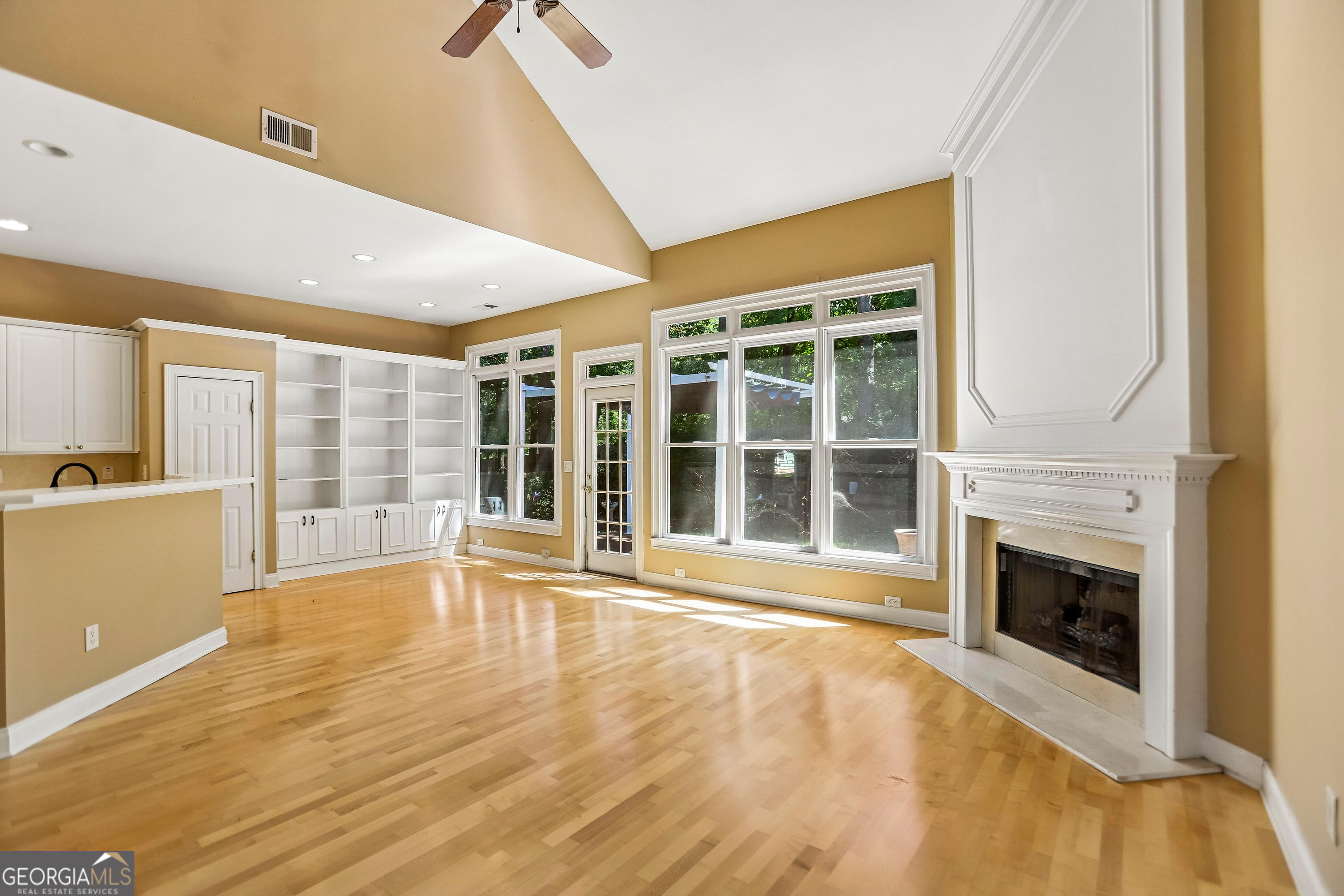 3054 Montclair Circle Se Property Photo 8