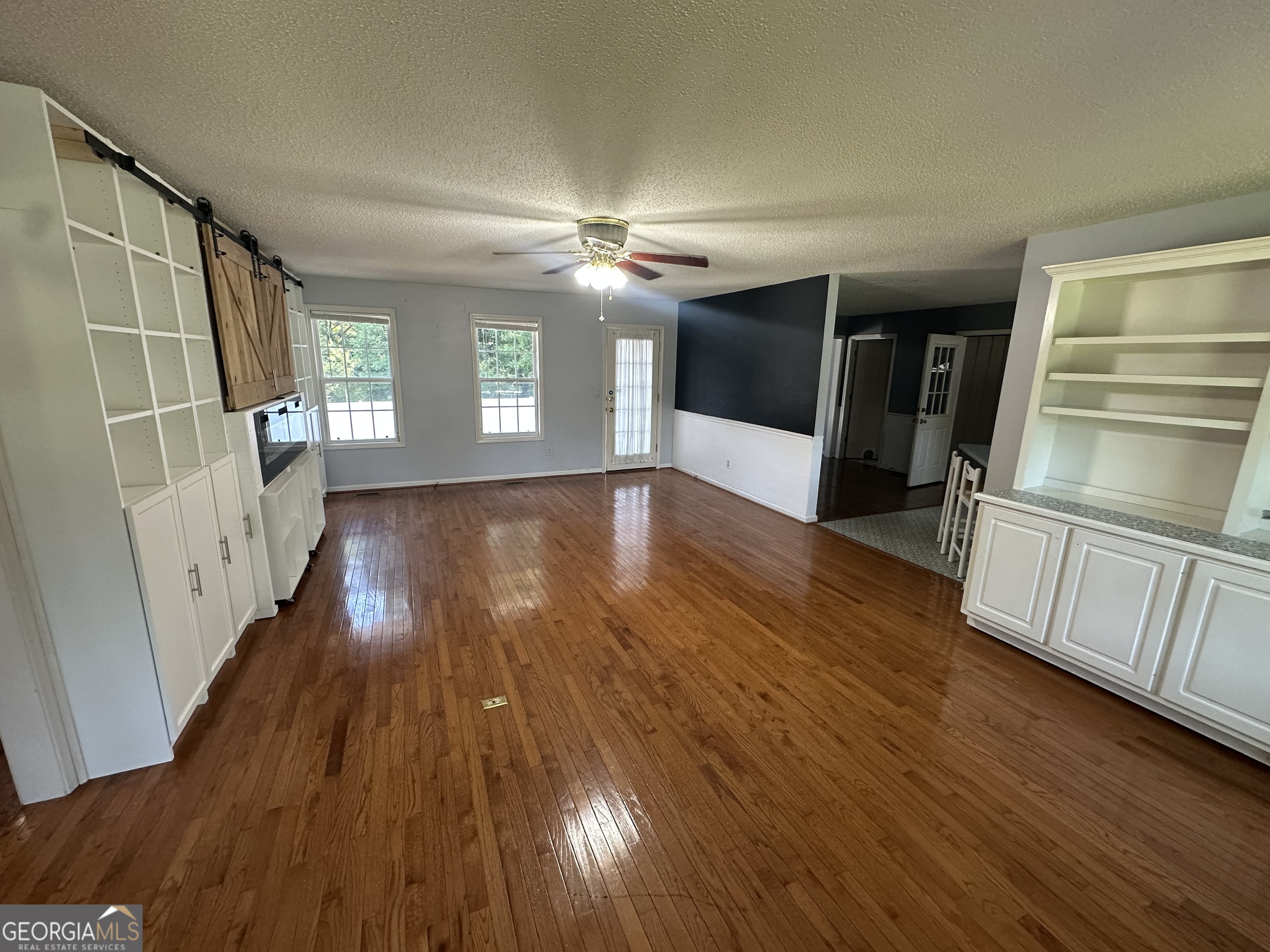 384 Sam Brown Boulevard Property Photo 3
