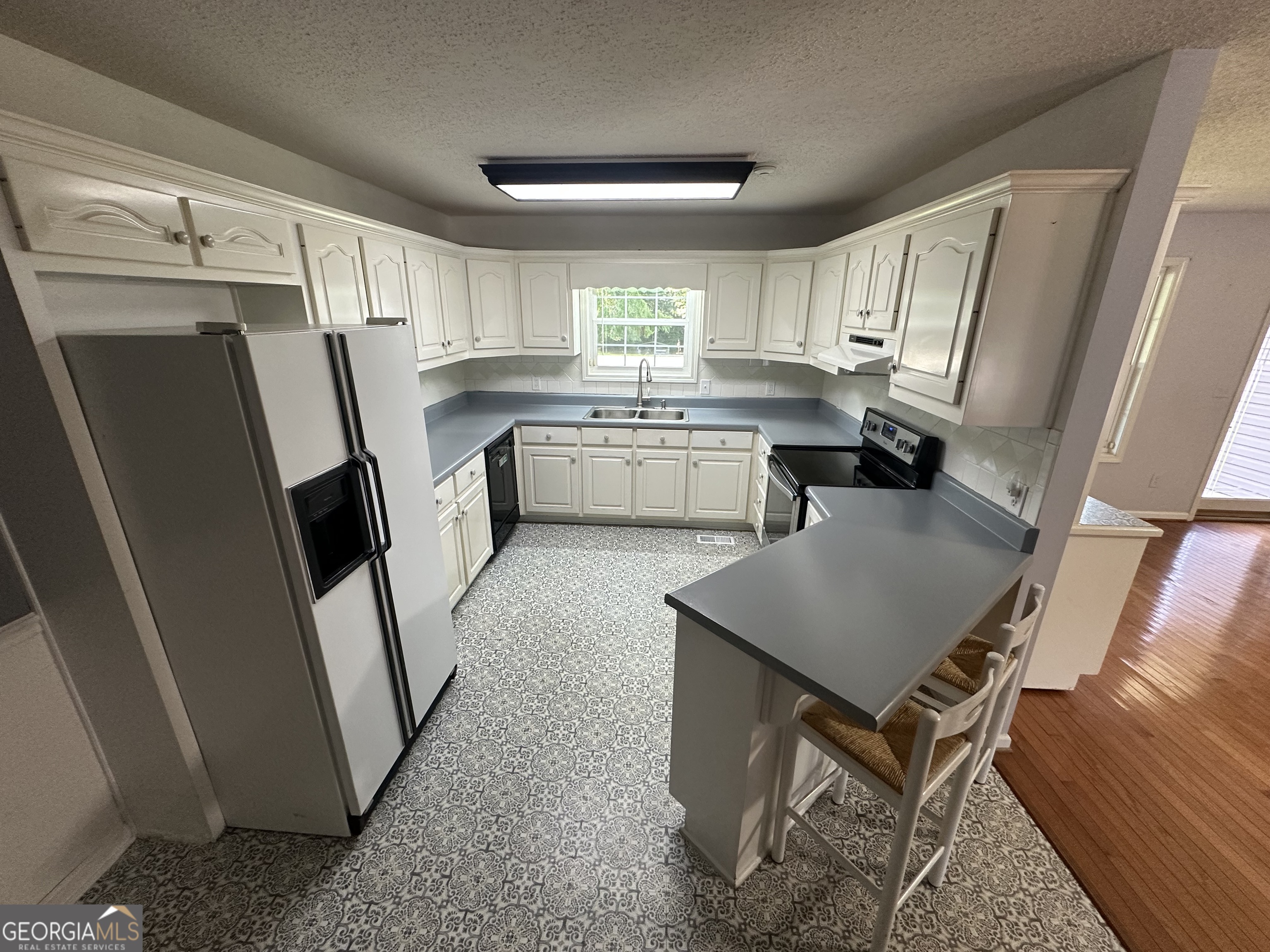 384 Sam Brown Boulevard Property Photo 4