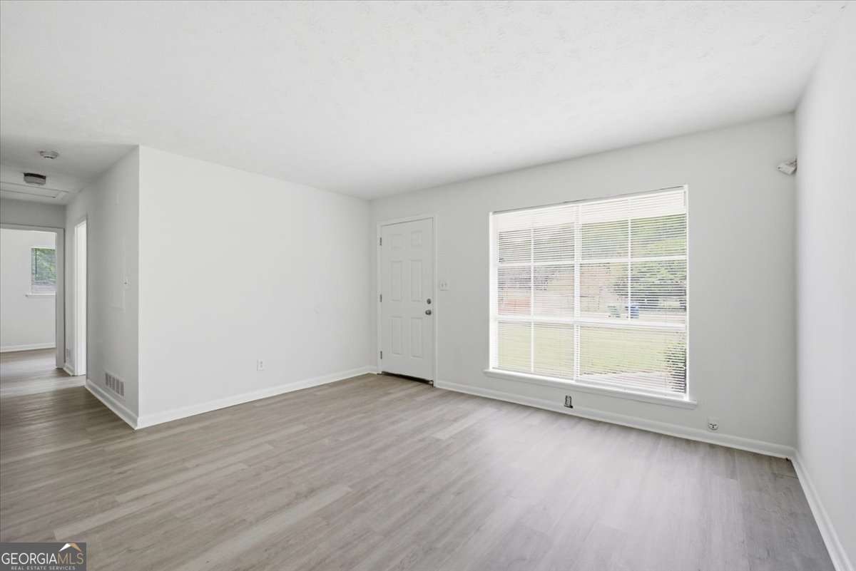 1947 Grange Drive Se Property Photo 4