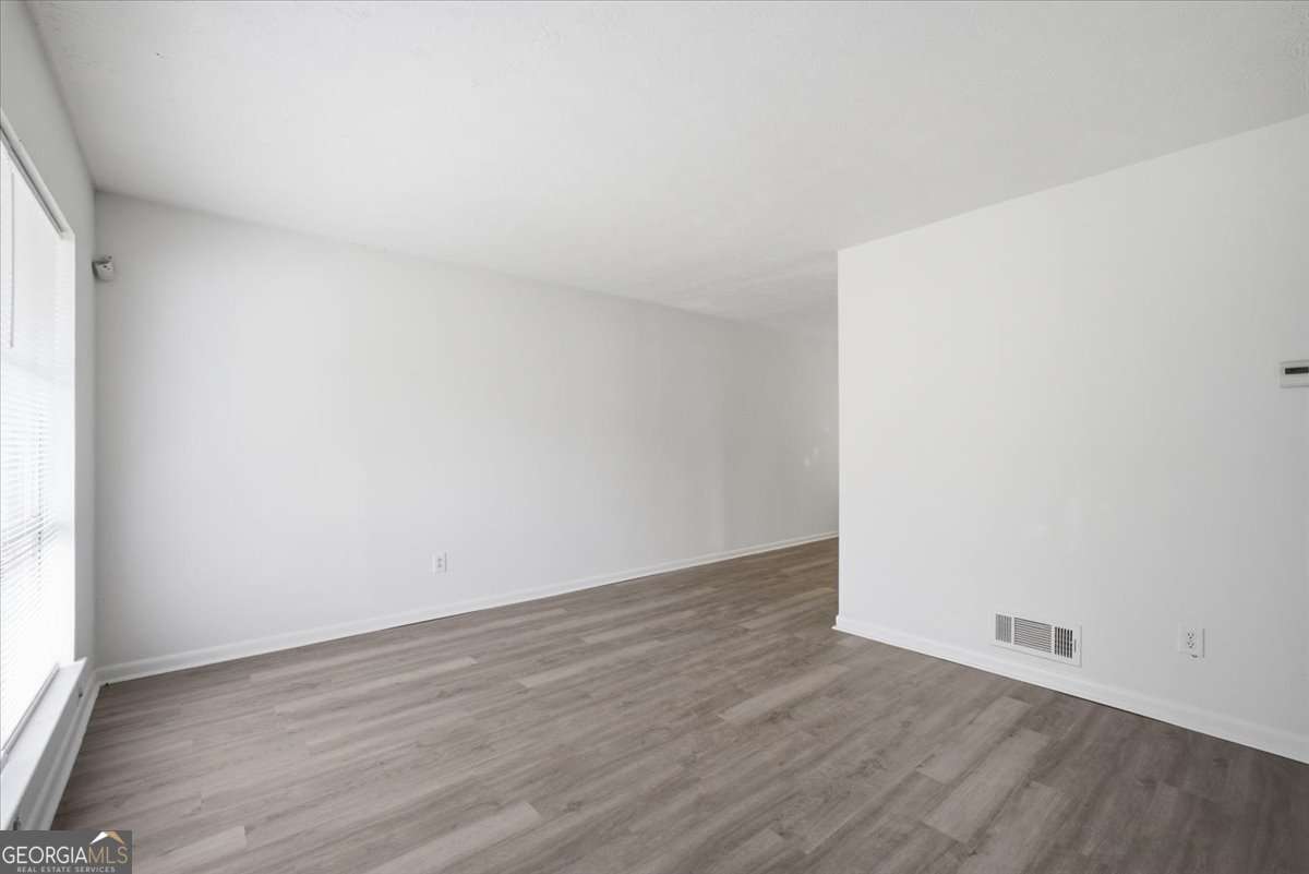 1947 Grange Drive Se Property Photo 6