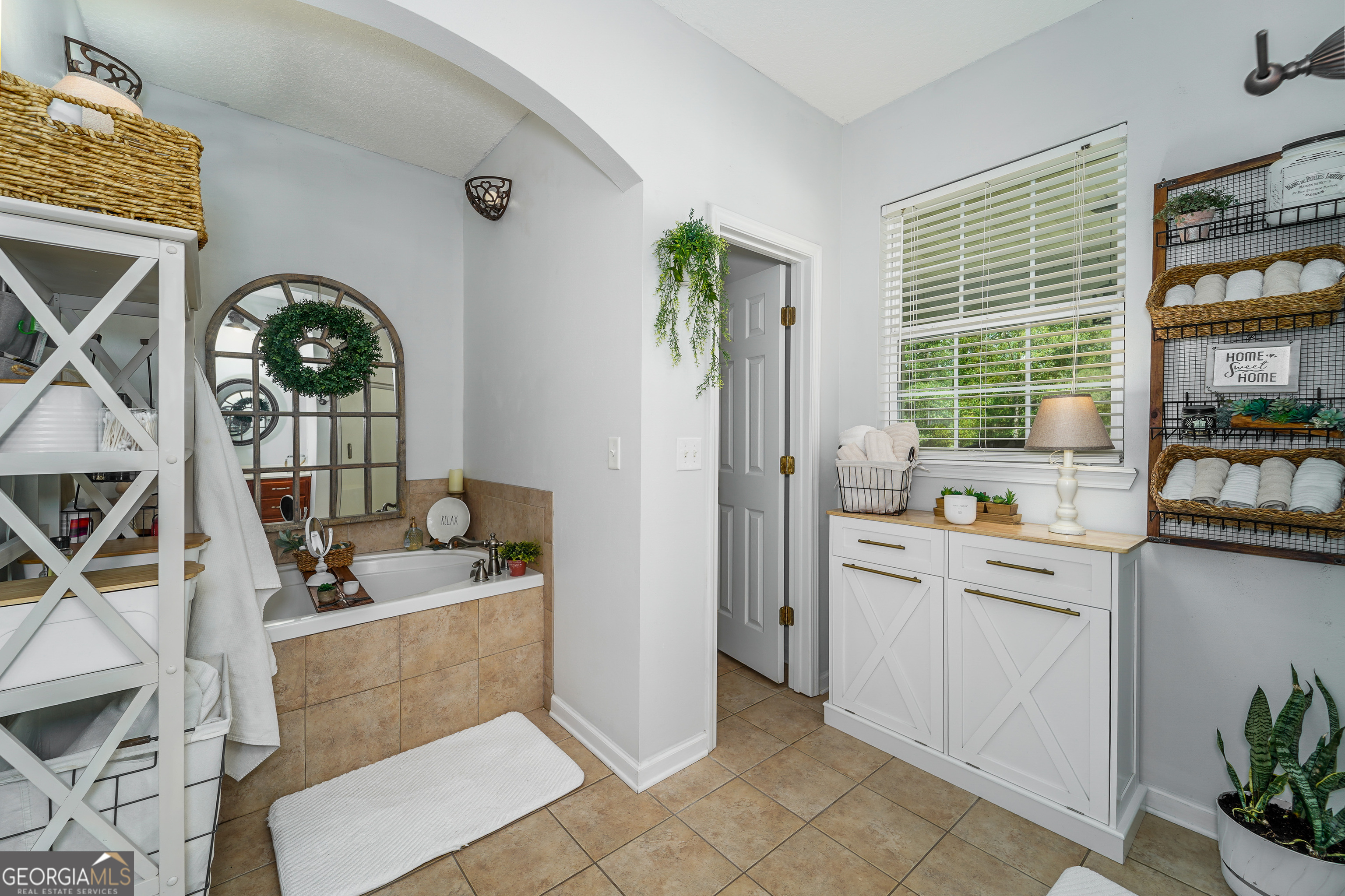 5512 Newton Road Property Photo 6