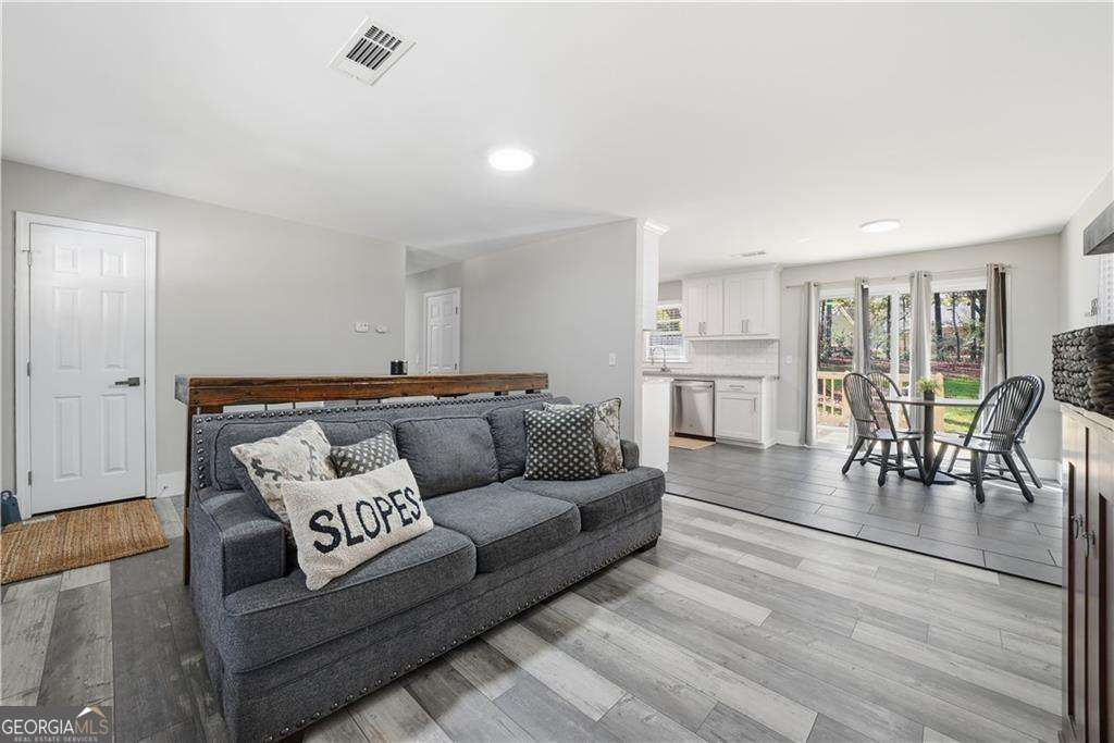 516 Landers Street Property Photo 9