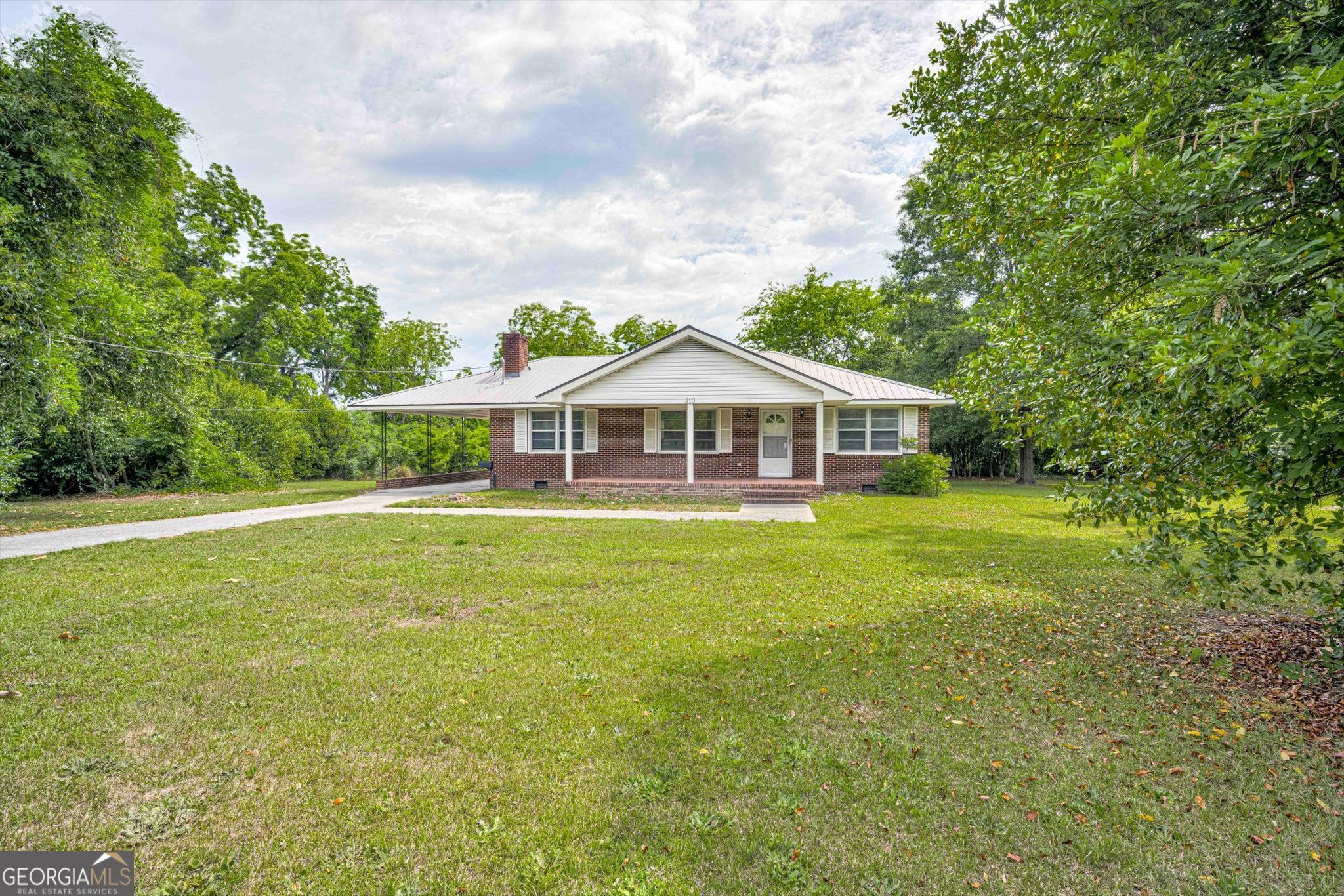 310 Black Street Property Photo 2