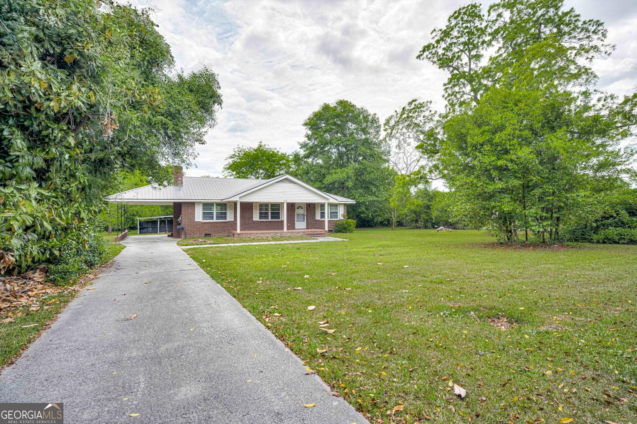 310 Black Street Property Photo 3