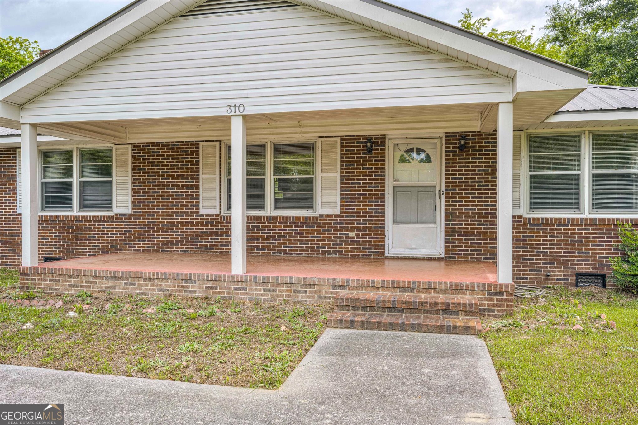 310 Black Street Property Photo 4