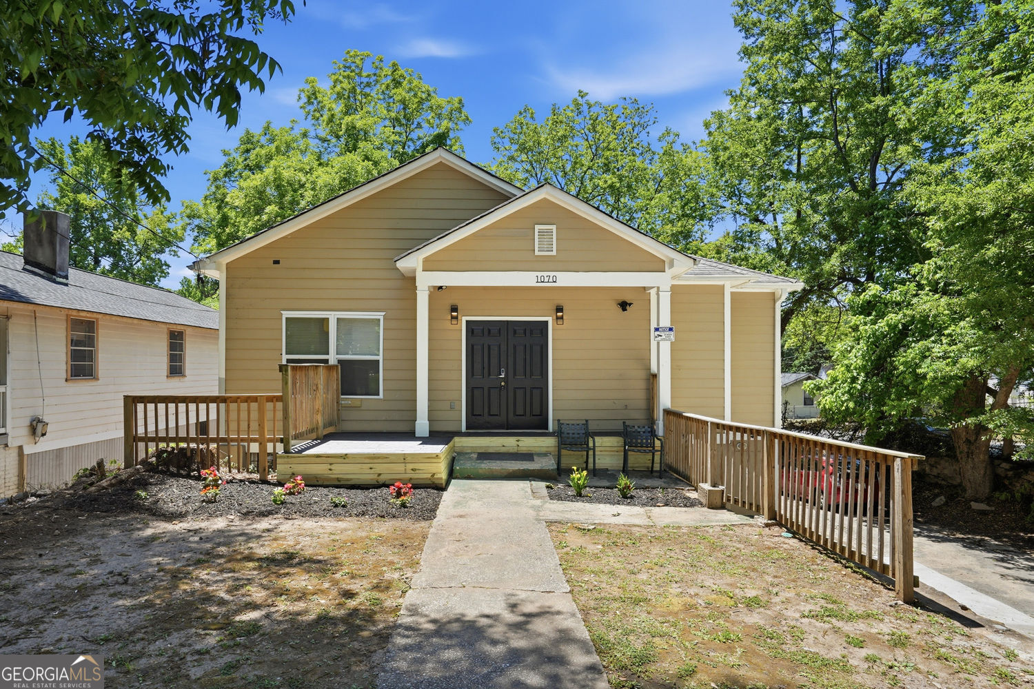 1070 Mayson Turner Road NW Property Photo 1