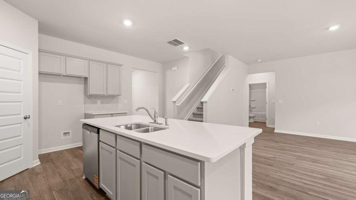 841 Trillium Drive Property Photo 6