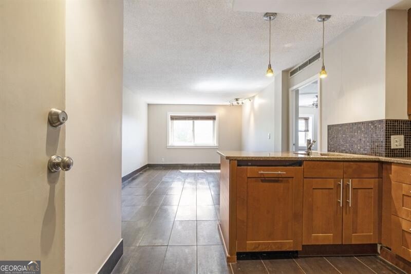 2285 Peachtree Road Ne # 703 Property Photo 4