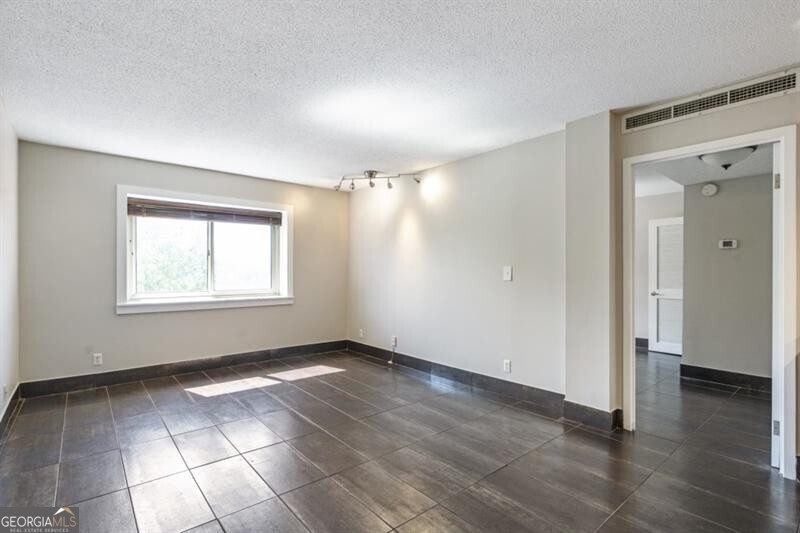 2285 Peachtree Road Ne # 703 Property Photo 11