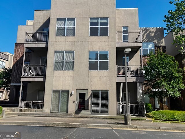 238 Walker Street SW # 32 Property Photo 1