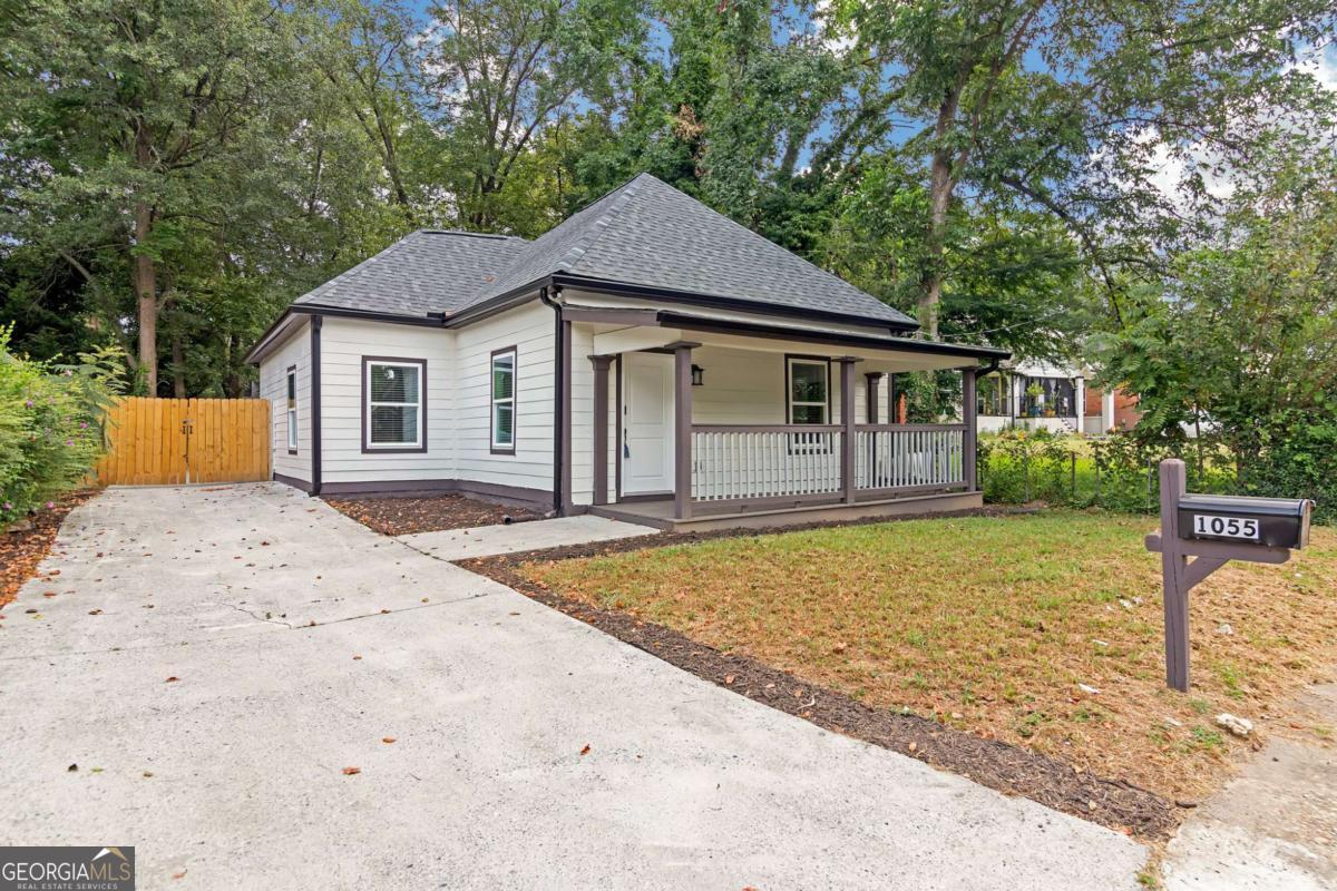 1055 Mayson Turner Road Property Photo 2