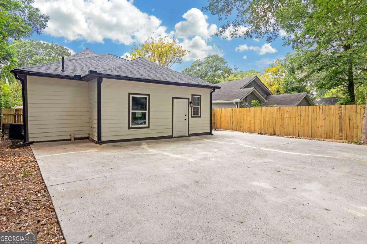 1055 Mayson Turner Road Property Photo 3