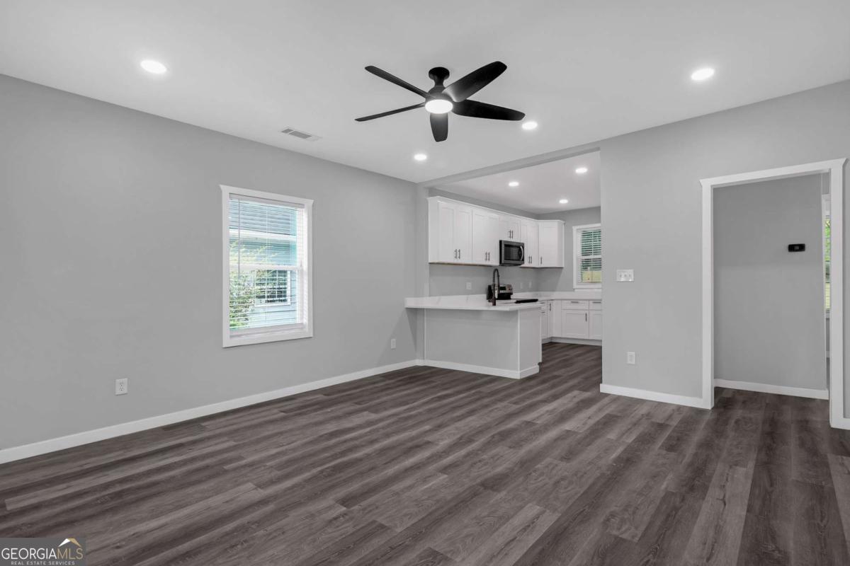 1055 Mayson Turner Road Property Photo 7