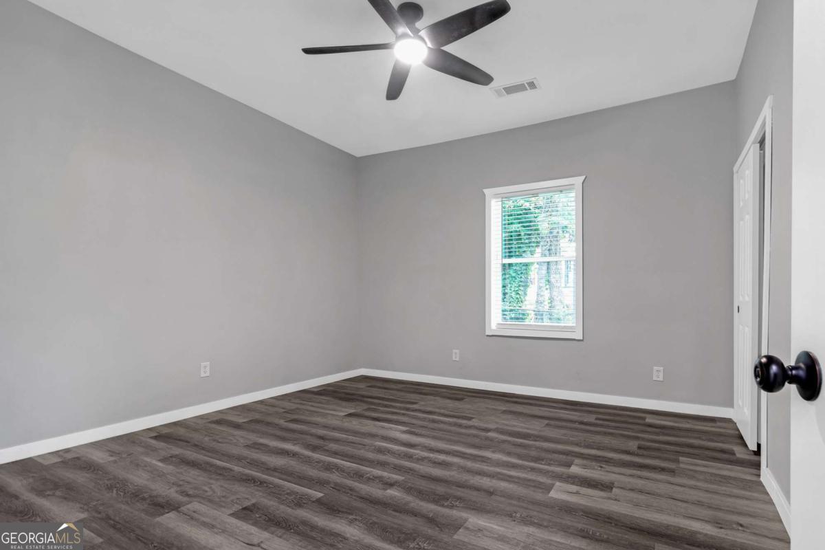 1055 Mayson Turner Road Property Photo 12
