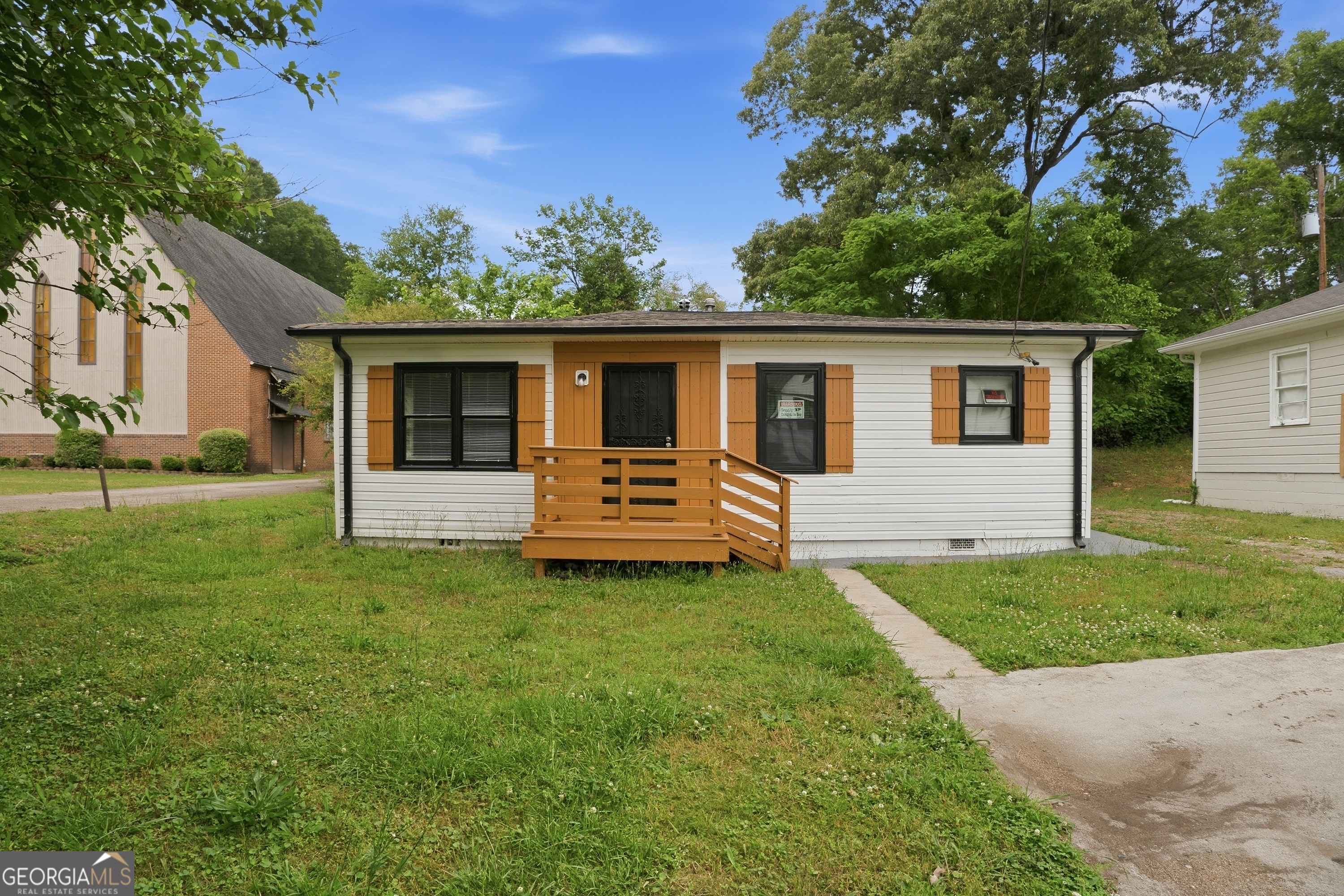 1620 Eastland Road SE Property Photo 1